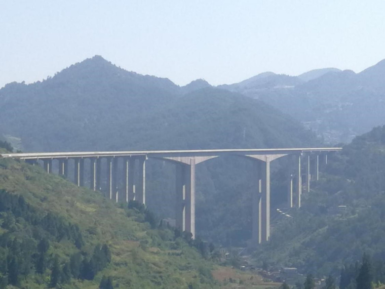 公司成功開展敘古高速公路天堂河特大橋荷載試驗